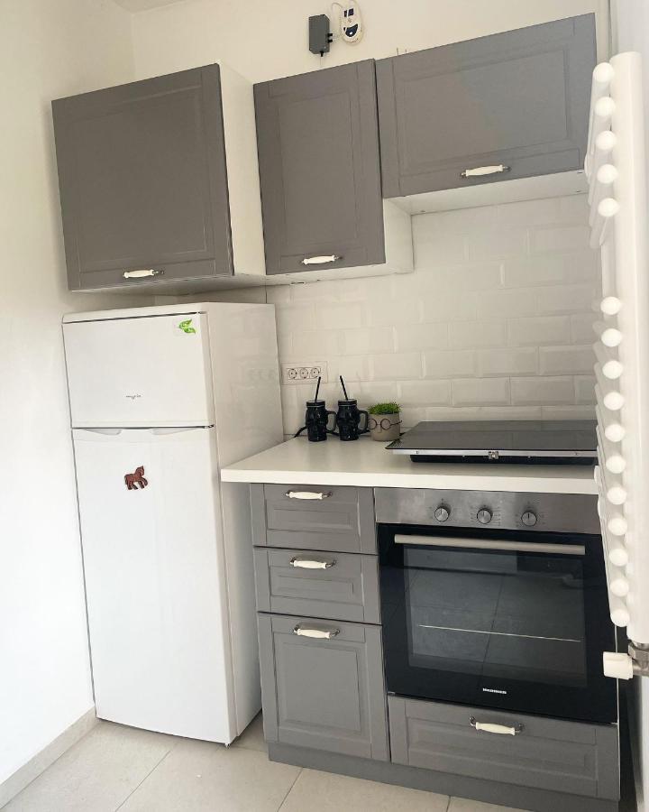 White Apartment Bucureşti Ngoại thất bức ảnh