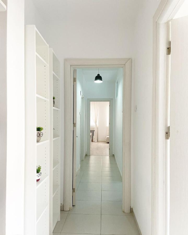 White Apartment Bucureşti Ngoại thất bức ảnh